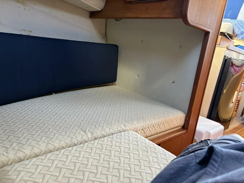 Slide: The Image of Ranger Tug R-27 Master berth - 5801099