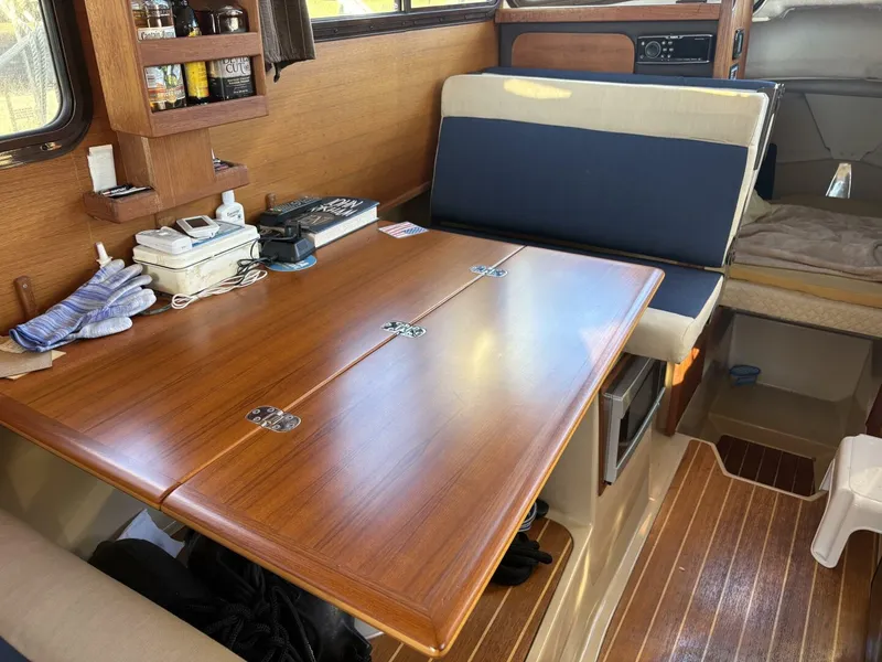 Slide: The Image of Ranger Tug R-27 Dinette  - 5801106