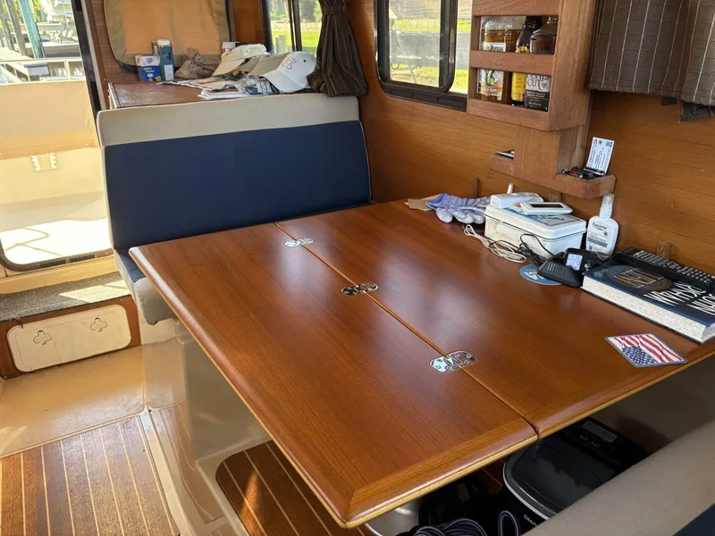 Slide: The Image of Ranger Tug R-27 Dinette - 5801107