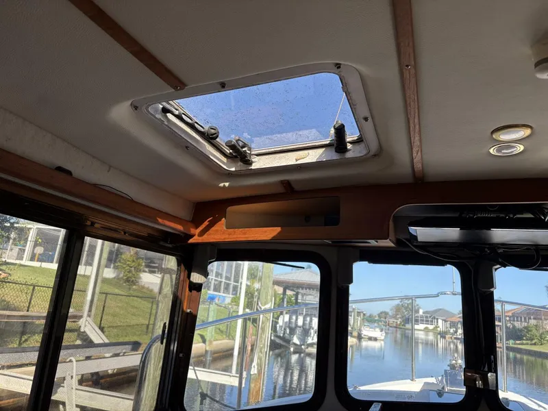 Slide: The Image of Ranger Tug R-27 Ceiling hatch - 5801115