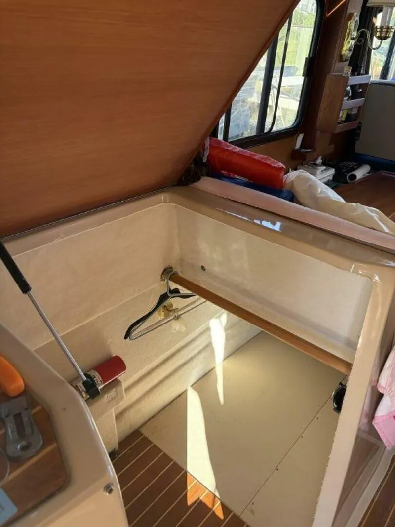 Slide: The Image of Ranger Tug R-27 Guest stateroom  - 5801134