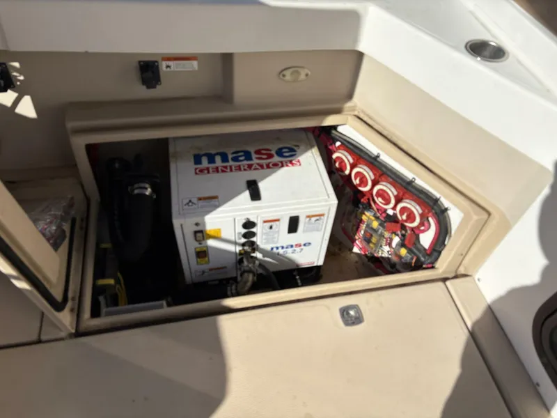 Slide: The Image of Ranger Tug R-27 Genset - 5801137