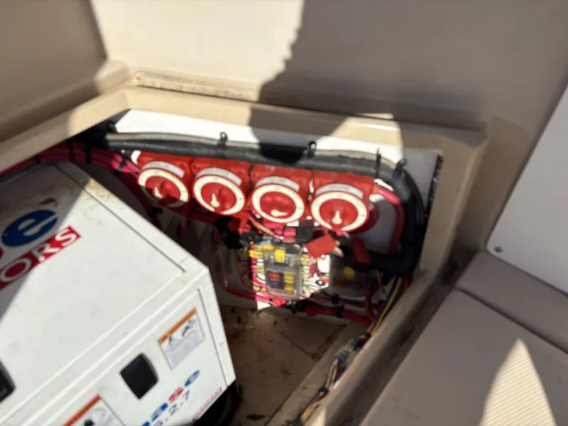 Slide: The Image of Ranger Tug R-27 Battery switches  - 5801138