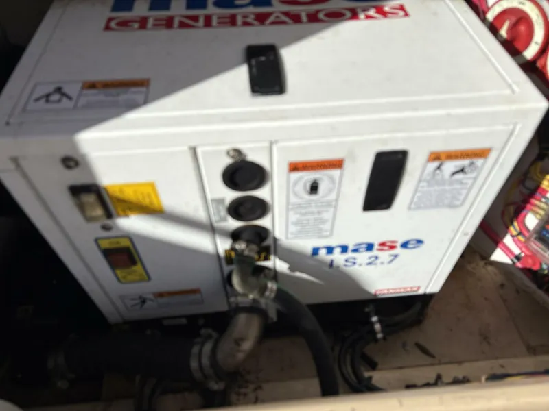 Slide: The Image of Ranger Tug R-27 Genset  - 5801139