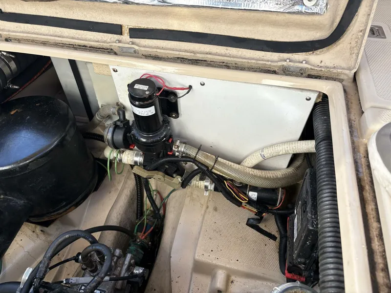 Slide: The Image of Ranger Tug R-27 Engine room - 5801157