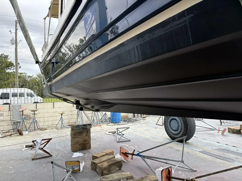 Slide: The Image of Ranger Tug R-27 Haul out - 5801338