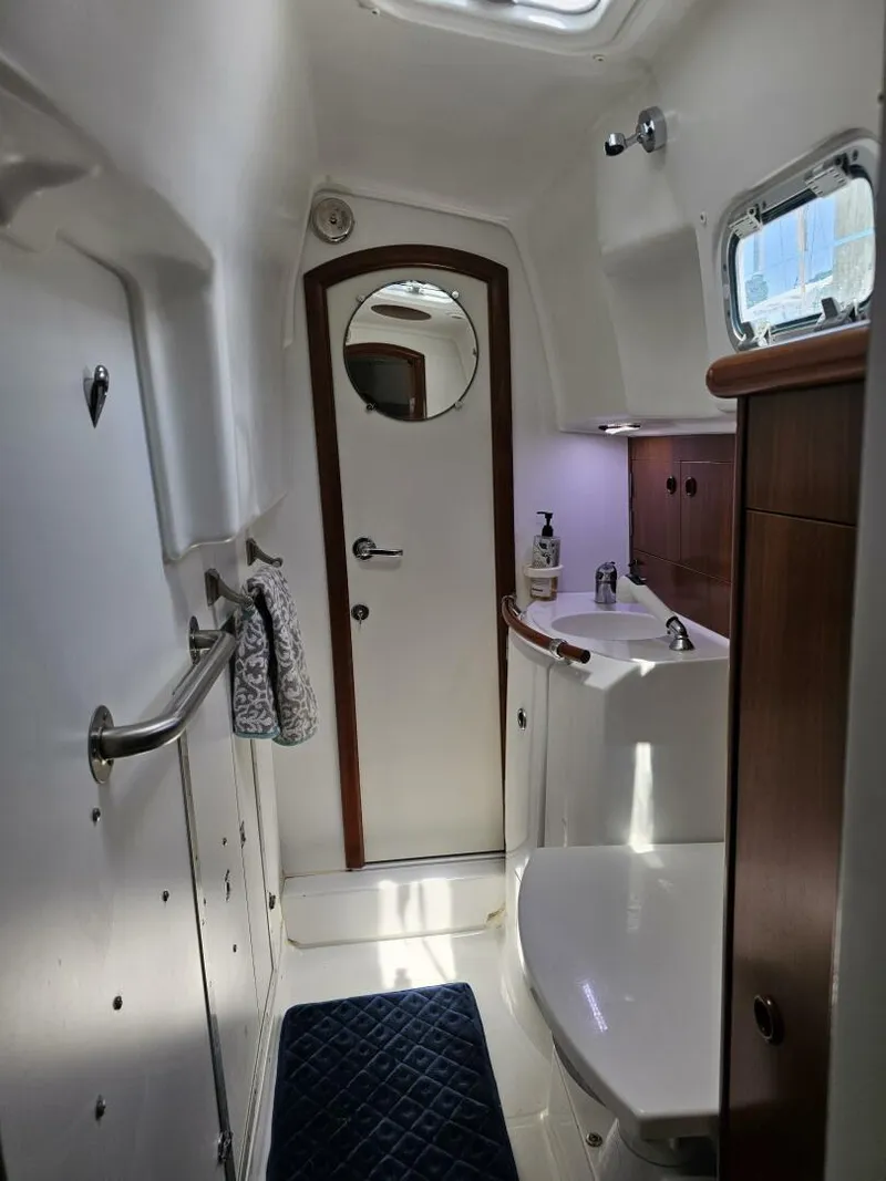 Slide: The Image of Beneteau 36 Center Cockpit 2000 - 5797420