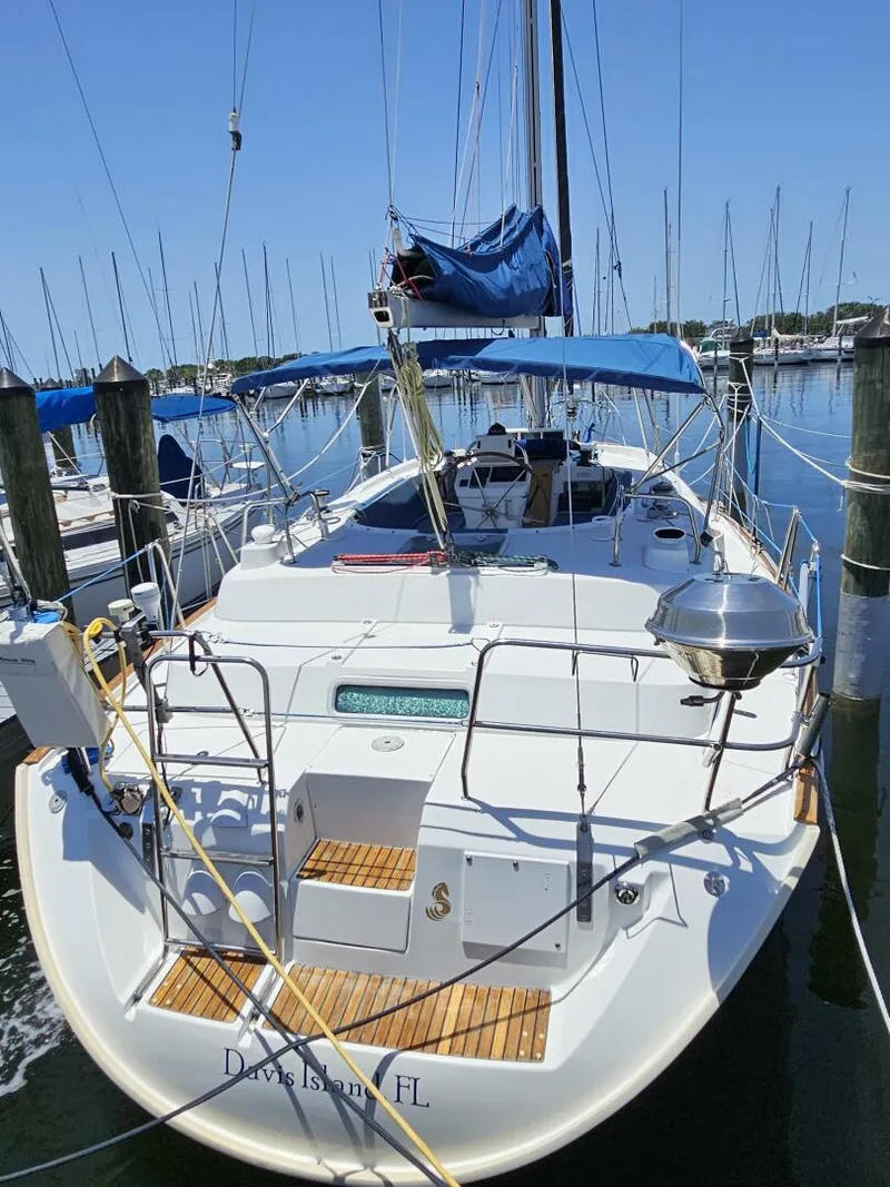 Slide: The Image of Beneteau 36 Center Cockpit 2000 - 5797443