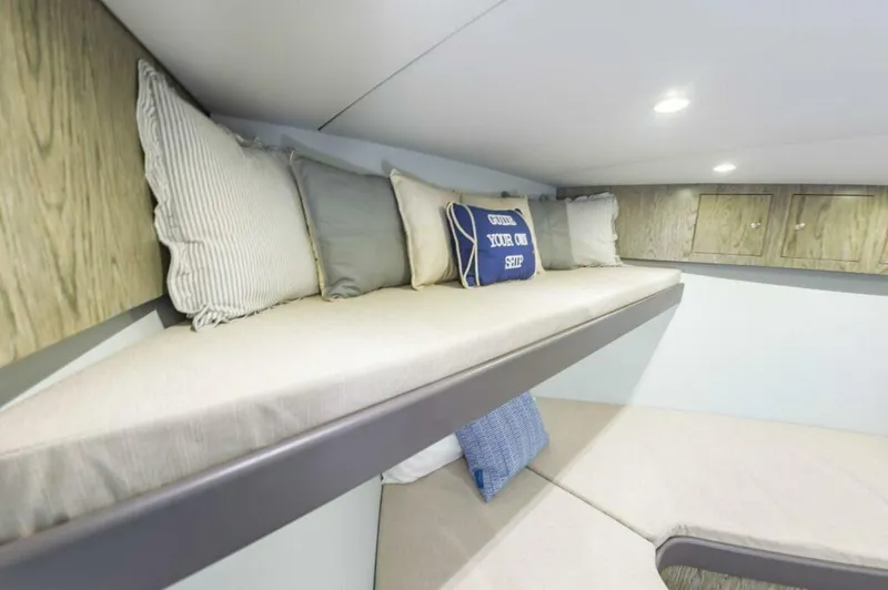 Slide: The Image of F7f31f4f Cbc3 4036 83ab F010165e9f8f - 5889075