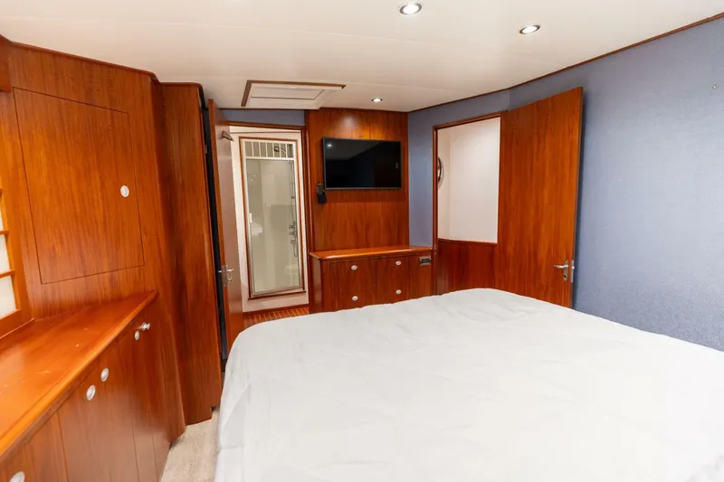 Slide: The Image of 2006 Jim Smith 68 Convertible- Master Stateroom - 5835667