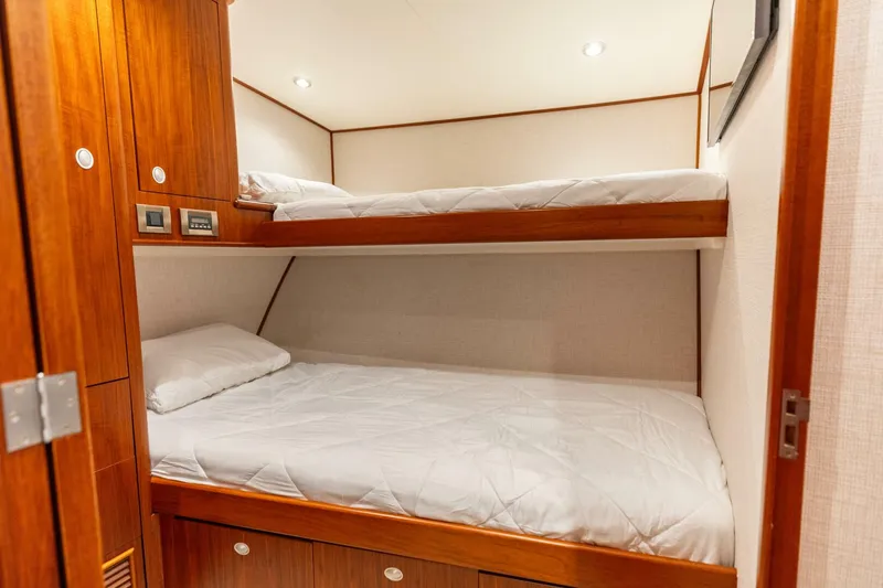 Slide: The Image of 2006 Jim Smith 68 Convertible- STBD Forward Bunks - 5835656