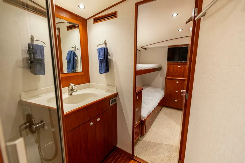 Slide: The Image of 2006 Jim Smith 68 Convertible- STBD Jack and Jill Head - 5835659