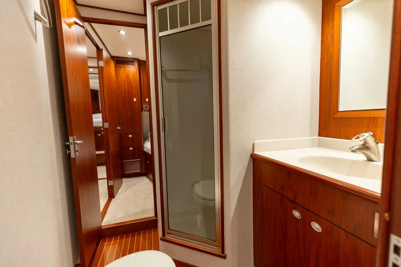 Slide: The Image of 2006 Jim Smith 68 Convertible- STBD Jack and Jill Head - 5835660