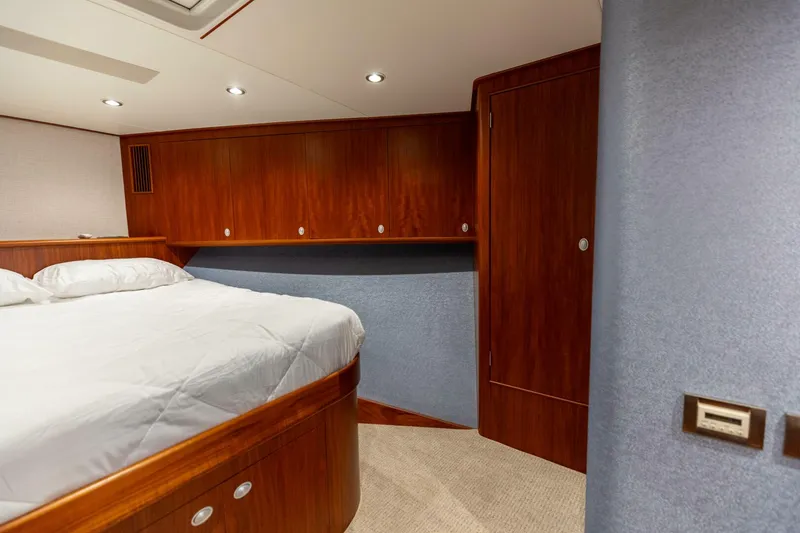 Slide: The Image of 2006 Jim Smith 68 Convertible- Forward Stateroom - 5835652