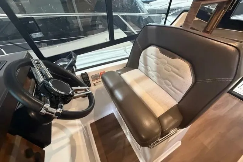 Slide: The Image of Four Winns 355 Vista Coupe 2022 - 5798217