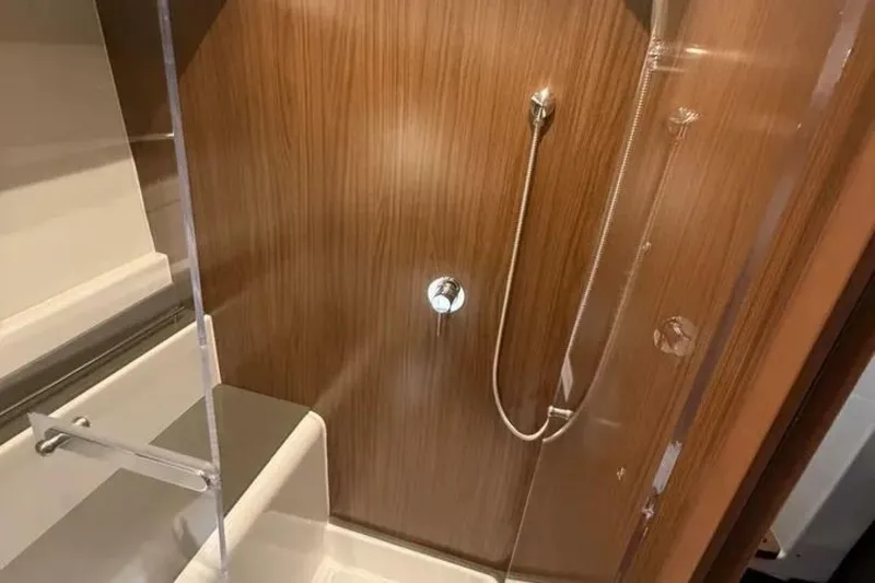 Slide: The Image of Four Winns 355 Vista Coupe 2022 - 5798390