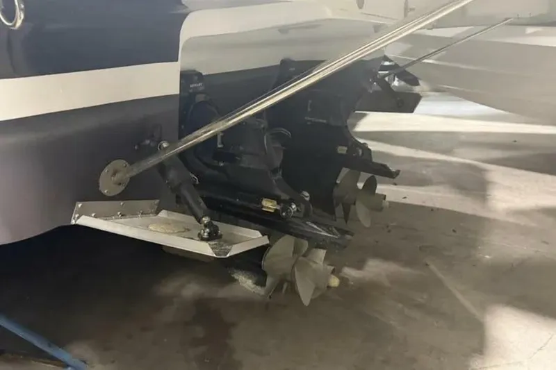 Slide: The Image of Four Winns 355 Vista Coupe 2022 - 5798087