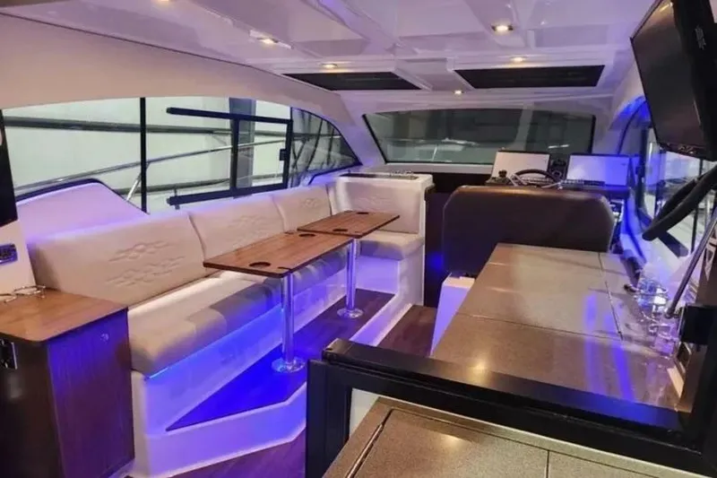 Slide: The Image of Four Winns 355 Vista Coupe 2022 - 5798163