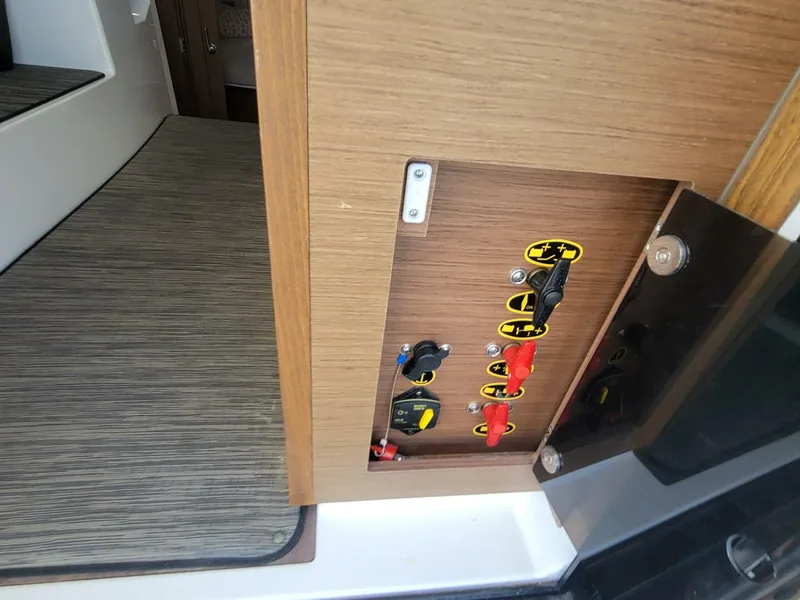 Slide: The Image of Jeanneau NC895 2023 - 5807033