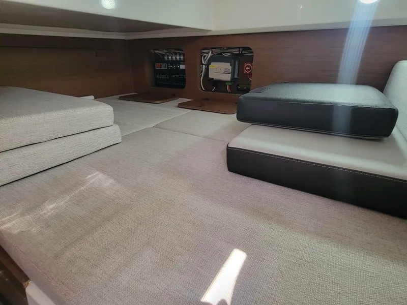 Slide: The Image of Jeanneau NC895 2023 - 5807043