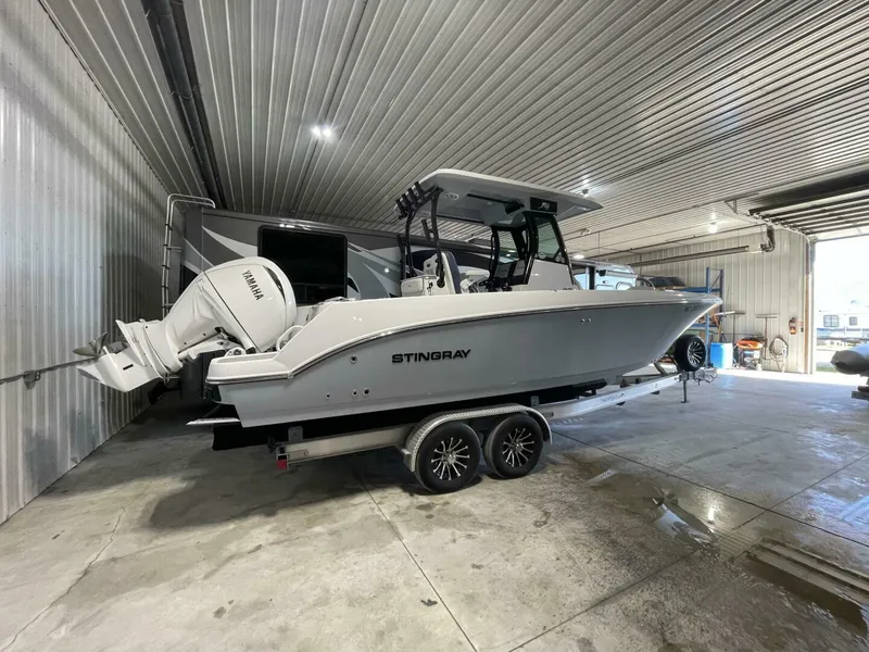 Slide: The Image of Stingray 253 Center Console 2025 - 5799689