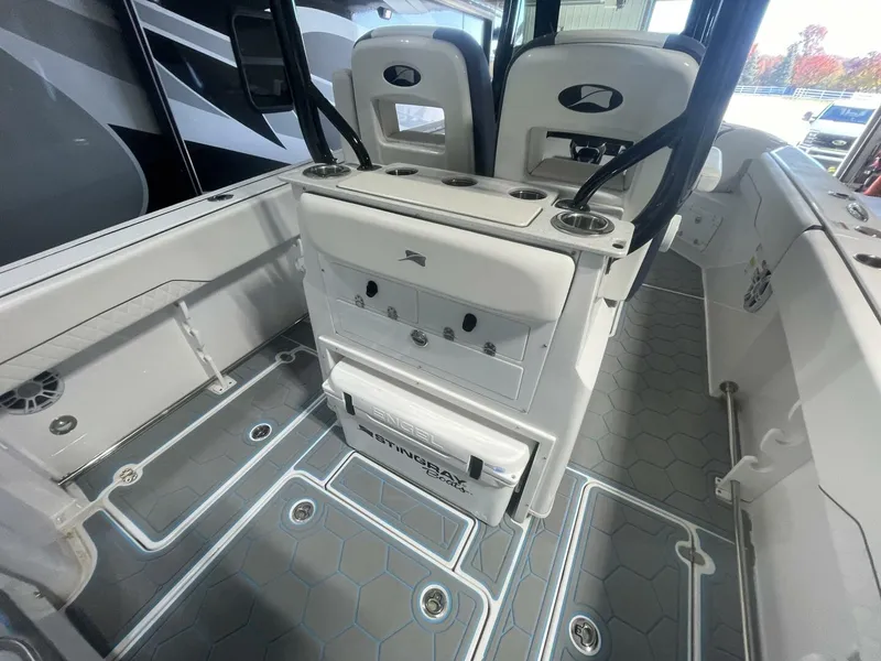 Slide: The Image of Helm Seating and Leaning Post – Stingray Center Console Interior Focused shot of dual helm seats, leaning post, rod holders, and integrated cooler, highlighting comfort and functionality for anglers and boaters. - 5799739