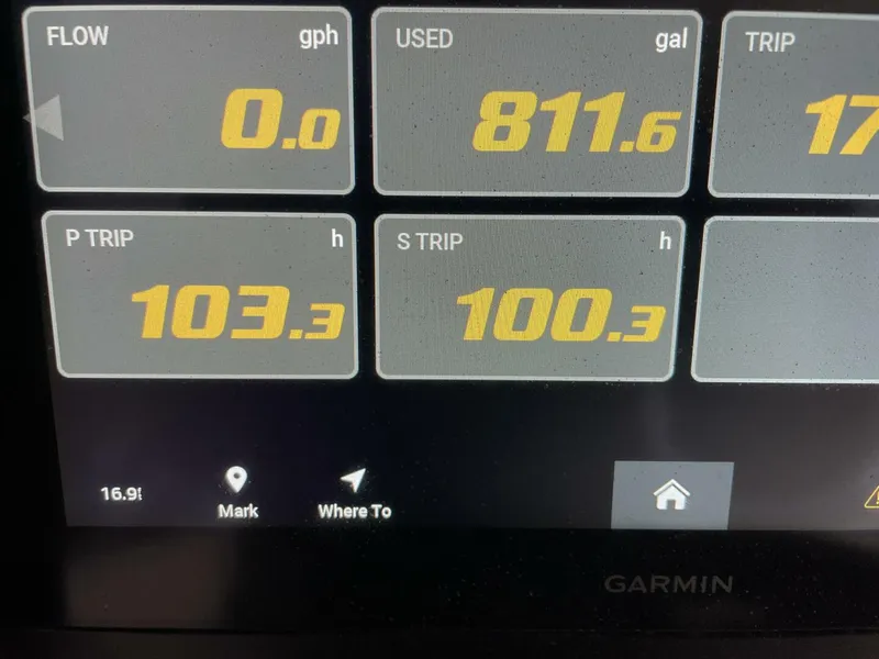 Slide: The Image of Stingray 253 Center Console 2025 - 5799708