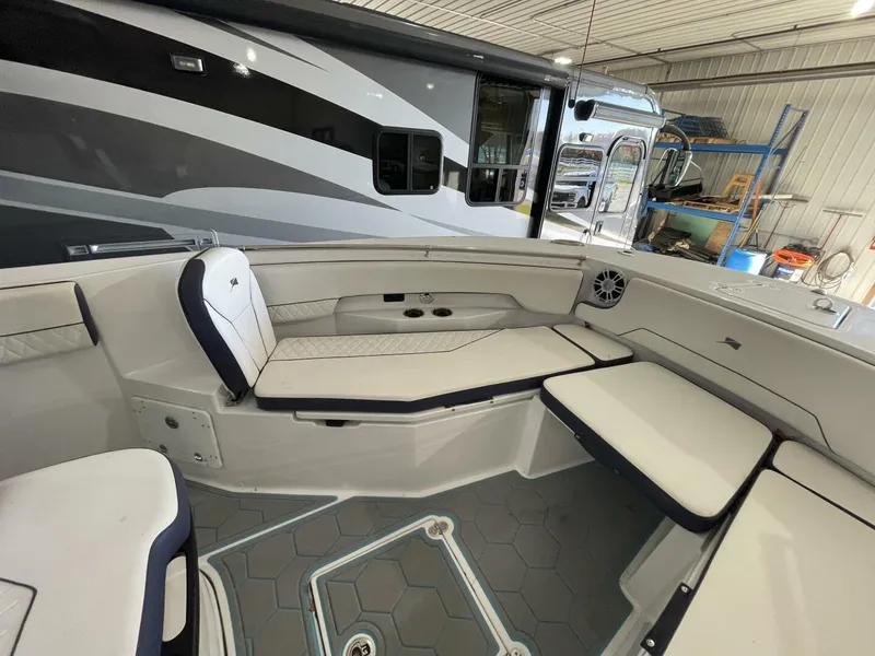 Slide: The Image of Stingray 253 Center Console 2025 - 5799726