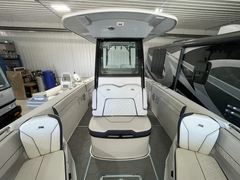 Slide: The Image of Stingray 253 Center Console 2025 - 5799722