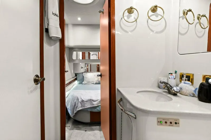 Slide: The Image of Sea Ray 480 Sedan Bridge 1998 - 5811586