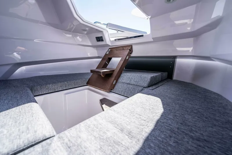 Slide: The Image of Axopar Sun-Top 2026 - 5801085