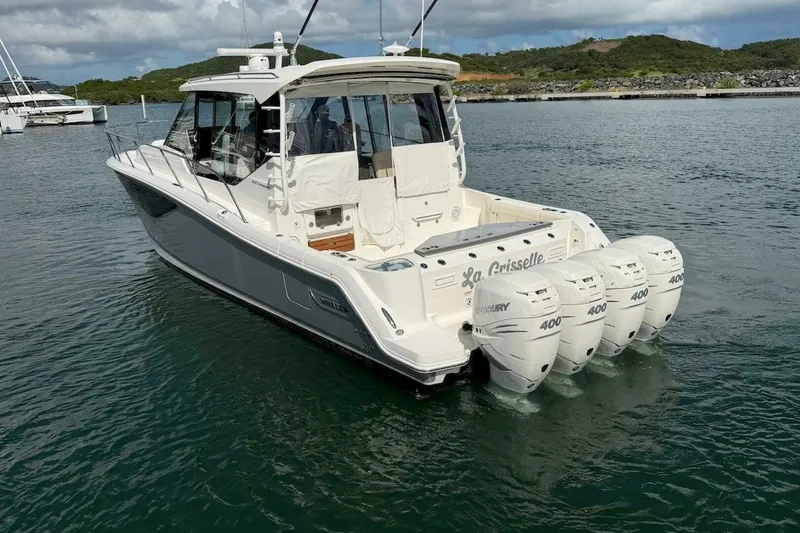 Slide: The Image of Boston Whaler 405 Conquest 2021 - 5801229
