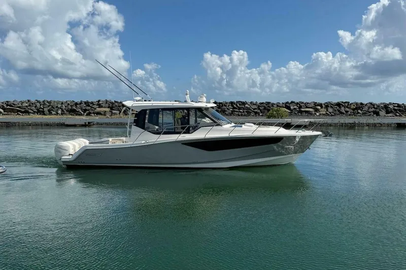 Slide: The Image of Boston Whaler 405 Conquest 2021 - 5801235