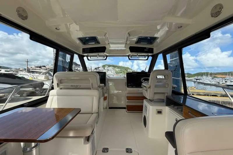 Slide: The Image of Boston Whaler 405 Conquest 2021 - 5801236