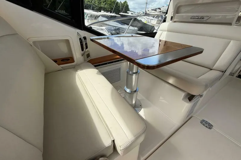 Slide: The Image of Boston Whaler 405 Conquest 2021 - 5801238