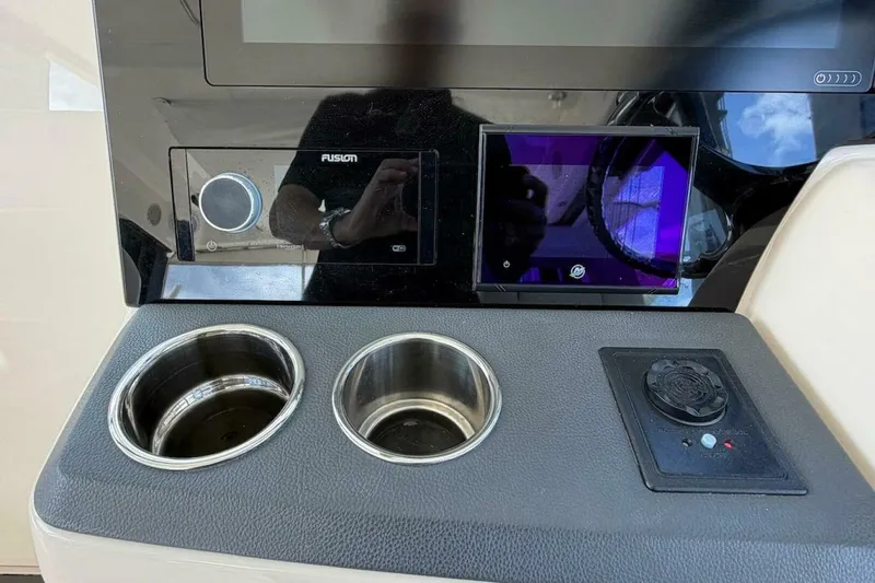 Slide: The Image of Boston Whaler 405 Conquest 2021 - 5801246