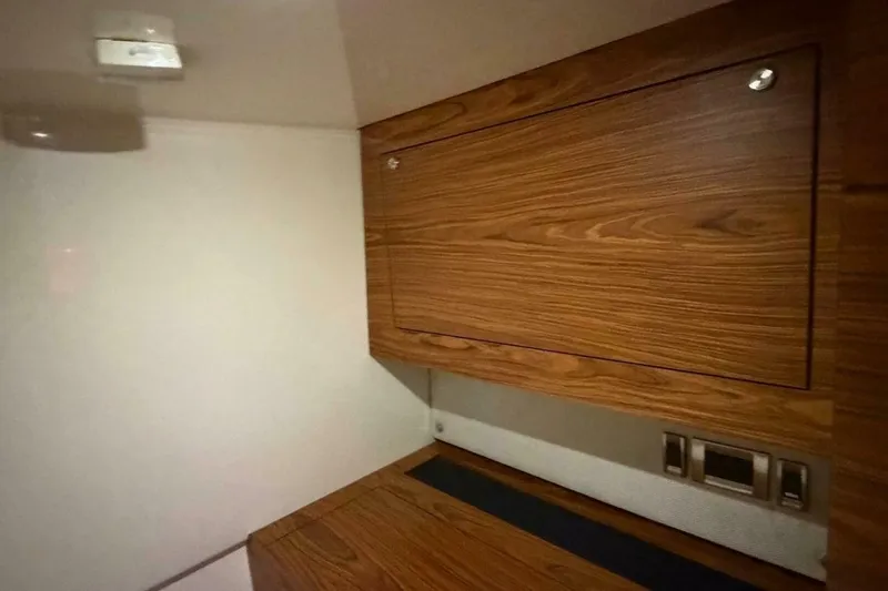 Slide: The Image of Boston Whaler 405 Conquest 2021 - 5801262