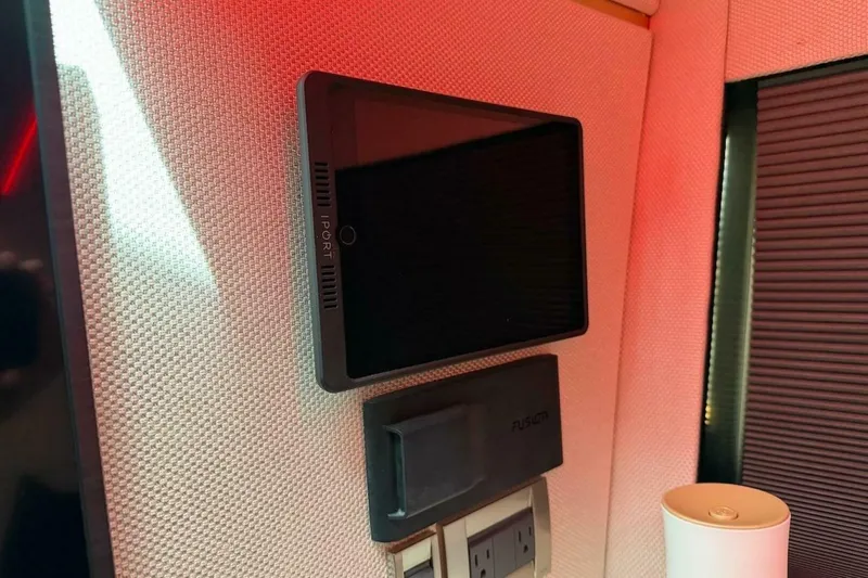 Slide: The Image of Boston Whaler 405 Conquest 2021 - 5801263