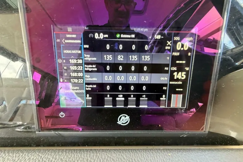 Slide: The Image of Boston Whaler 405 Conquest 2021 - 5801275