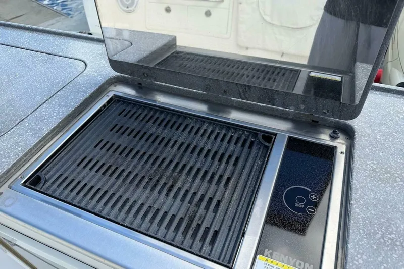 Slide: The Image of Boston Whaler 405 Conquest 2021 - 5801280