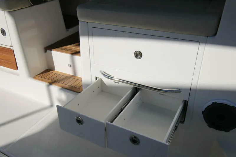 Slide: The Image of Boston Whaler 405 Conquest 2021 - 5801286