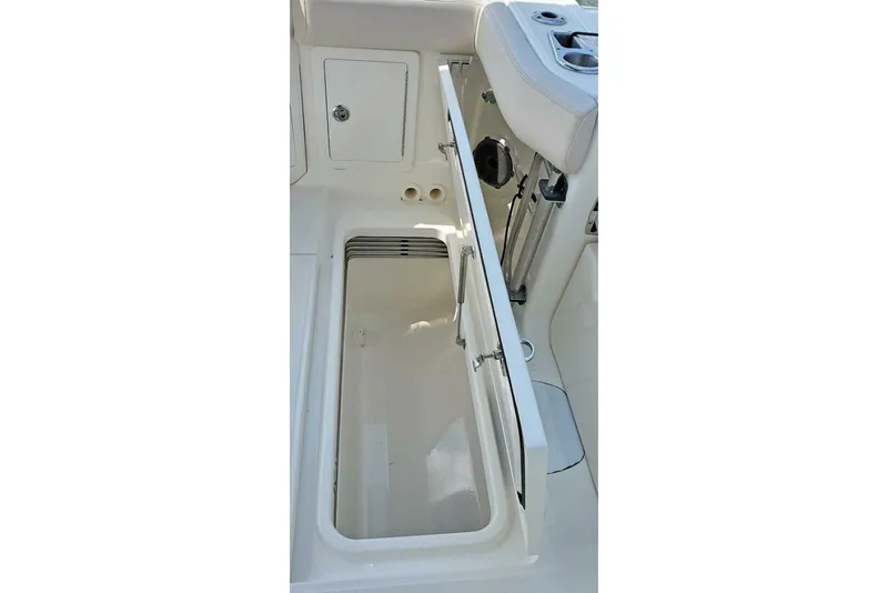 Slide: The Image of Boston Whaler 405 Conquest 2021 - 5801294