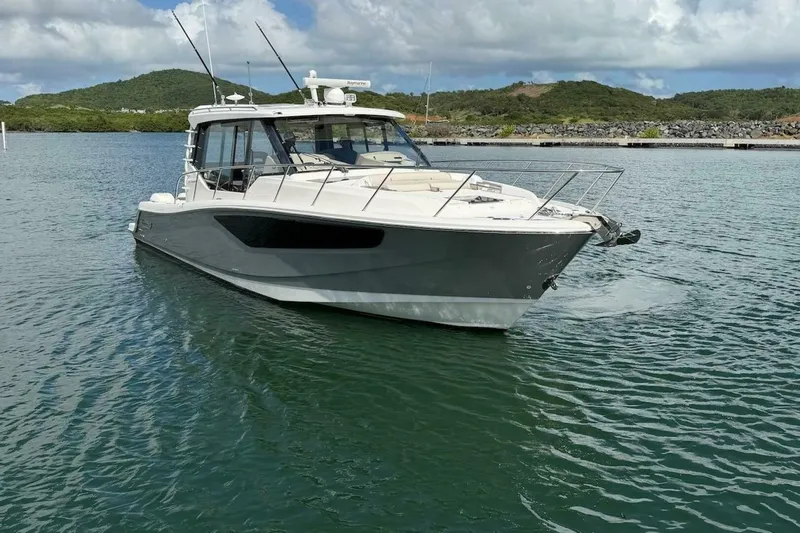 Slide: The Image of Boston Whaler 405 Conquest 2021 - 5801219