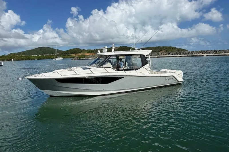 Slide: The Image of Boston Whaler 405 Conquest 2021 - 5801224