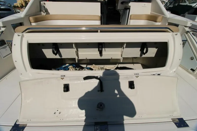 Slide: The Image of Regal 4260 Commodore 2002 - 5801359