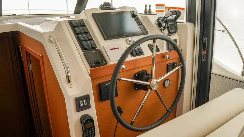 Slide: The Image of Helm Station - 5811494