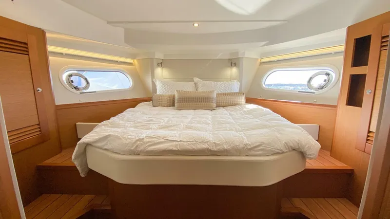 Slide: The Image of Main Cabin - 5811530