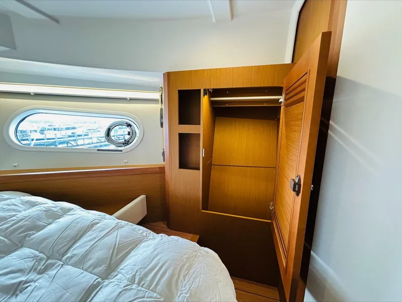 Slide: The Image of Hanging Locker in Main Cabin - 5811532