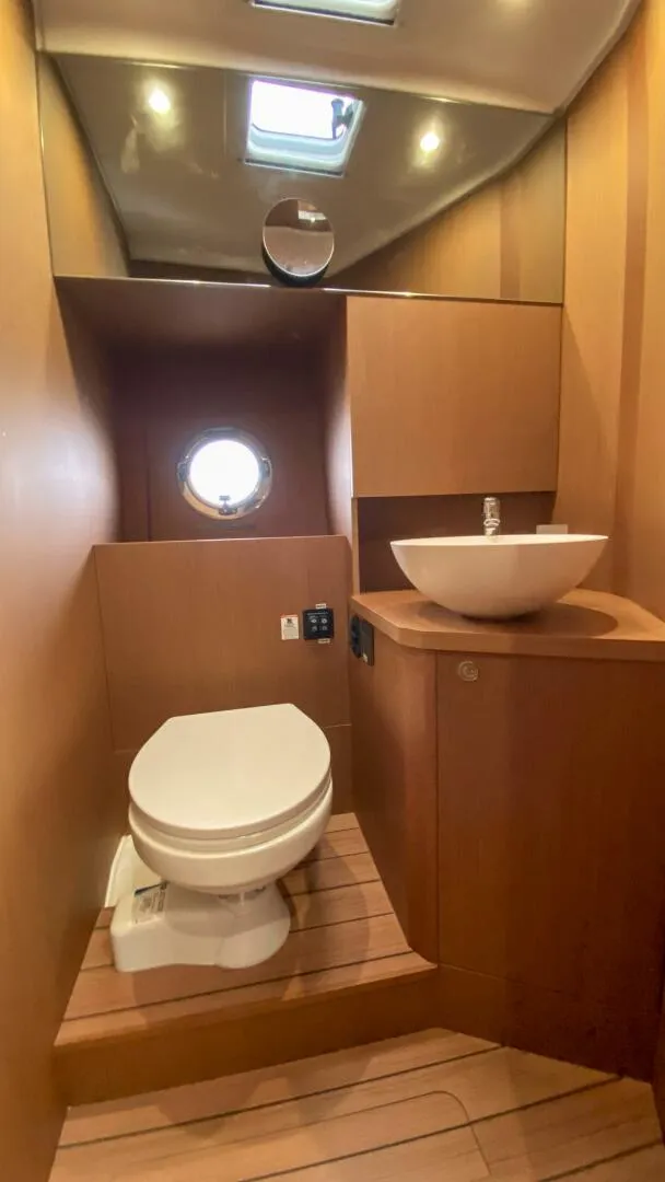 Slide: The Image of En Suite Head Only accessible in main cabin. Port side. Separate from shower. - 5811550