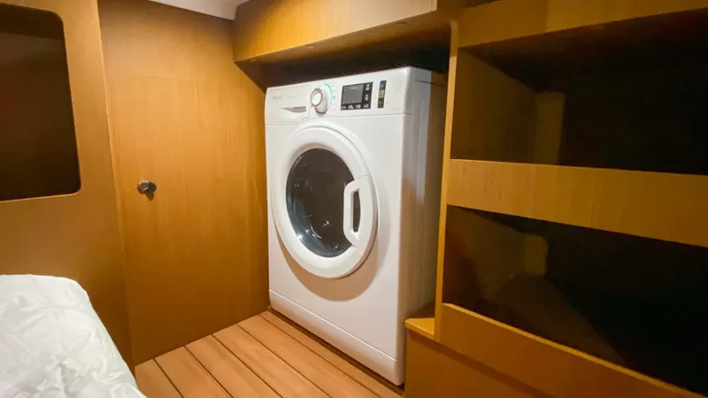 Slide: The Image of Washer/Dryer Combo - 5811554